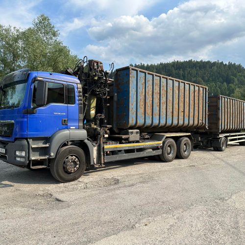 Nákladné vozidlo DASTET zabezpečujúce prepravu kovového odpadu a surovín